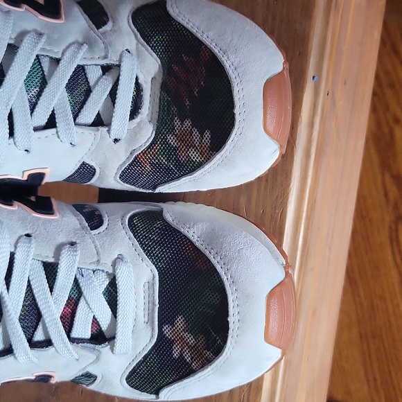 New Balance 530 Floral Ink Sneakers - Picture 5 of 10
